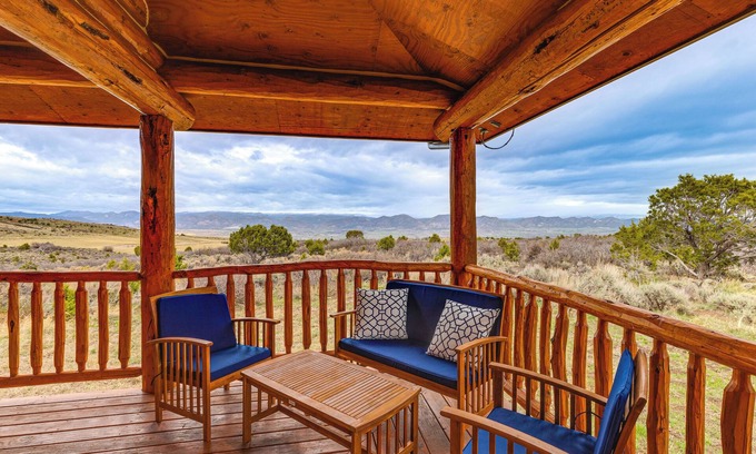 Glenwood Springs Cabin | Spacious Rifle Cabin w/Deck + Mountain Views!