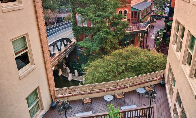 Downtown San Antonio Resort | Spacious River Walk Resort close to the Alamo and Americas Oldest Stone Church