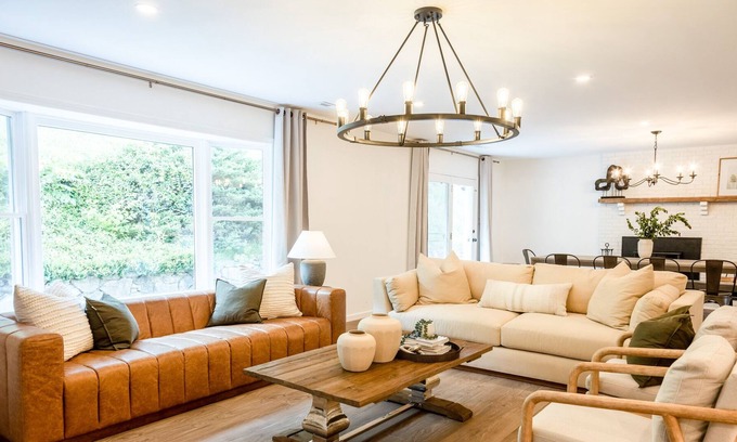 Alexander House | Spacious secluded home15 minutes from Downtown Ashville! Best of both worlds