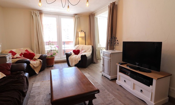 Le Lavachet Apartment | Spacious Ski-In/Ski-Out Apt · South-Facing Balcony · WiFi · Sleeps 6