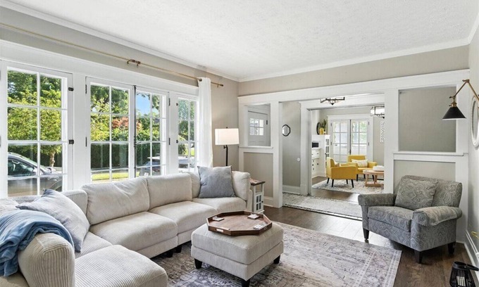 Dayton House | Spacious, Southern Charm! 4-bedroom house in Dayton that accommodates 11 guests!