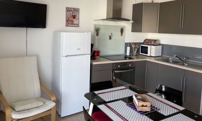 Sainte-Cecile-Plage Apartment | spacious studio with sea view 50 meters from the beach