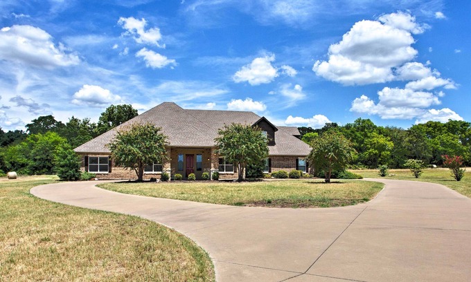 Lindale House | Spacious Stallion Lake Ranch Home w/Patio