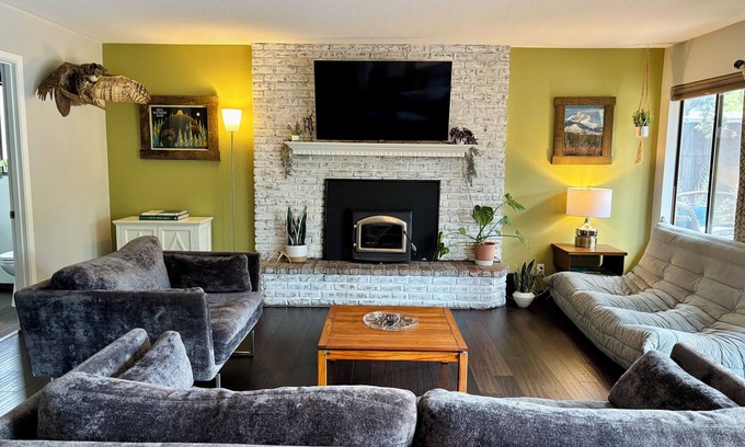 Mountain View District House | Spacious Stay : 2 Living Rooms + Patio : Sleeps 13