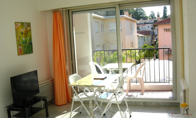 Les Baumettes Apartment | Spacious studio and garage 5 minutes' walk from the beach