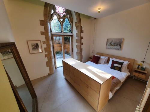 Childs Hill Apartment | Spacious Studio Flat Goldersgreen