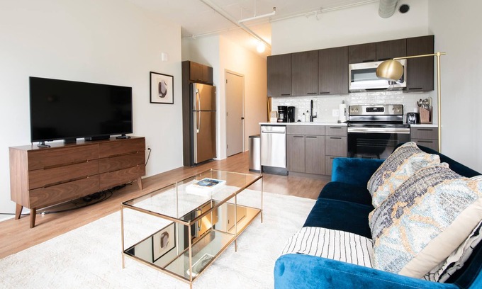 Eisenhower East Apartment | Spacious Studio in Alexandria w/ Concierge + Gym