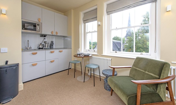 Camden Town with Primrose Hill Apartment | Spacious Studio Near Wonderful Primrose Hill