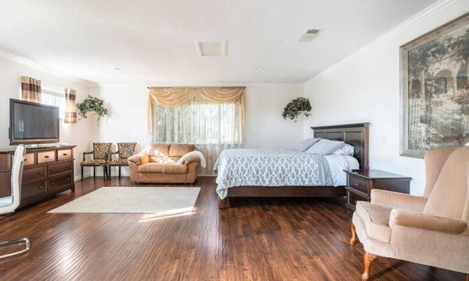 Ontario Apartment | Spacious Studio Retreat in Quiet Neighborhood with Self Check-In,Super Fast WiFi