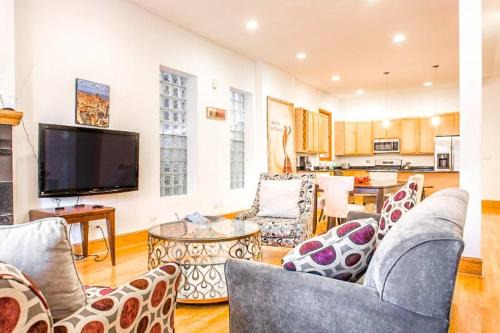 Wicker Park Apartment | Spacious & Stylish Home at the heart of Wicker Park