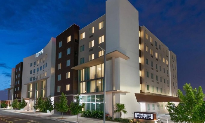 Seybold Hotel | Spacious Suites Perfect for Quick Miami Trips | Free Shuttle to Airport, Pool!