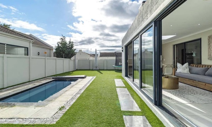 Bloubergstrand House | Spacious Sunningdale Retreat With Poolside Charm