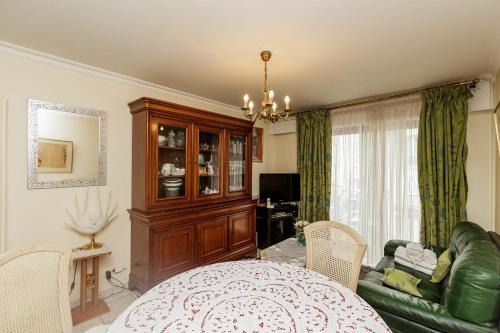 Charenton-le-Pont Apartment | Spacious T3 With View In The Heart Of The City!