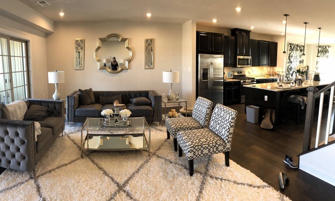 Linganore-Bartonsville Condo | Spacious Top Condo, Grand Master suit and covered patio with a gas fireplace.
