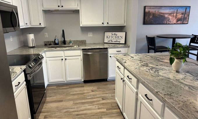 Wright House | Spacious Townhouse. Only 7 Miles to Beach!