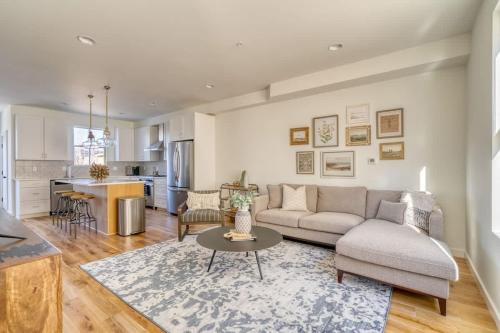 North Tabor House | Spacious Townhome Combination for the Whole Family