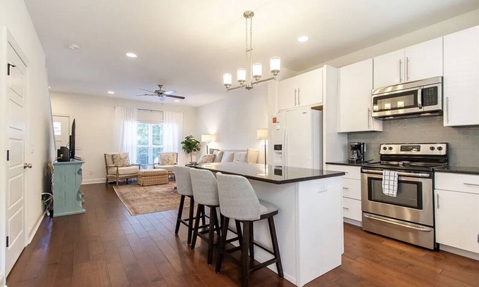 Auburn House | Spacious Townhome Walkable to Stadium & Town