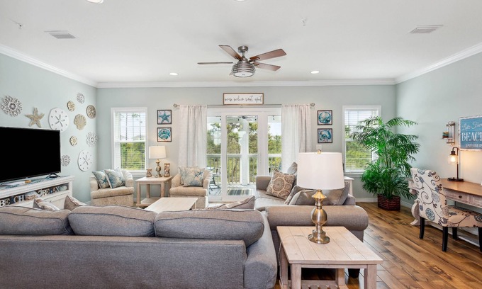 Ono Island House | Spacious townhouse| Walk or Bike to Pool or Beach| Pet Friendly| Free Golf| White Sugar Sand Beaches