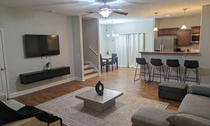 Pooler House | Spacious townhouse with 3 beds in Pooler/Savannah