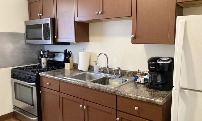 Normal Apartment | Spacious Updated 1 Bedroom Apartment