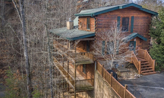Hemlock Hills Cabin | Spacious, upgraded, treetop views with outdoor hot tub + game room!