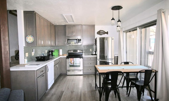 Mammoth Lakes Condo | Spacious, upgraded Condo in Sierra Park Villas
