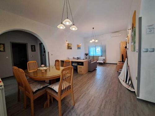 Dajla Apartment | Spacious Urban Retreat Apartment with Terrace - Two Bedroom Apartment with Terrace