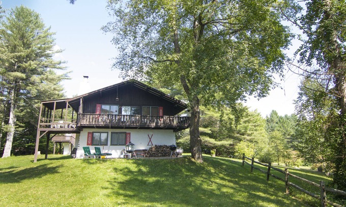 Londonderry Ski Chalet | Spacious Vermont Chalet Near Stratton Mountain Resort