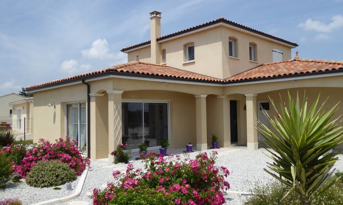 Meschers-sur-Gironde House | SPACIOUS VILLA HOLIDAY AT THE SEA STANDING PROX ROYAN