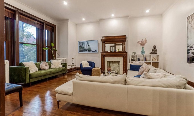 Westmount House | Spacious Victorian House 5 min to Downtown