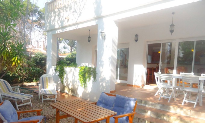 Calafat Ski Chalet | Spacious villa a few meters from the beach