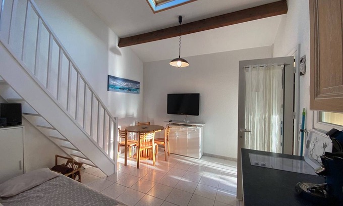 Port Leucate Villa | Spacious Villa T2 + Mezzanine, AC, 6 Guests, Terrace, Parking, Close to Beach, Port Leucate