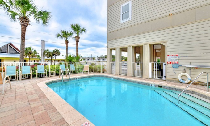 Bahama Beach Villa | Spacious Villa - Next to Pool Sleeps 8 Steps to Beach