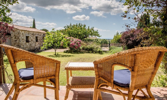Saint-Siffret Villa | spacious villa with pool, ideal for families near the historic town of Uzes