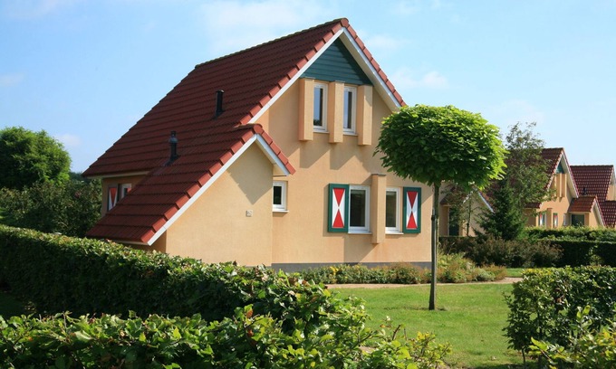 Tynaarlo House | Spacious Villa with Parking