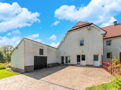Elsenborn House | Spacious Villa with Tennis