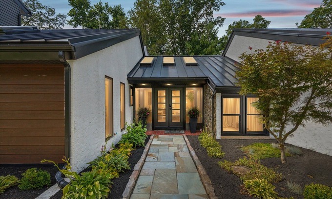 West Conshohocken House | Spacious Villanova Home – Ideal for Extended Stays & Gatherings
