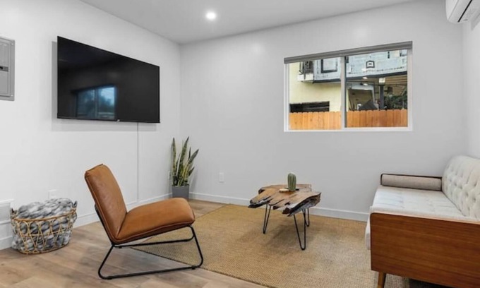Los Angeles House | Spacious w/2BR 1bath - near DTLA East Los Angeles