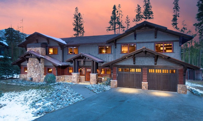 Christie Heights House | Spacious w/Mtn Views + Hot Tub + Close to Nordic Trails - Mountain Memories