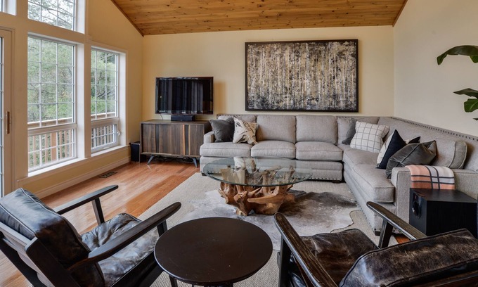 Bracebridge Cottage | Spacious Waterfront Family Cottage
