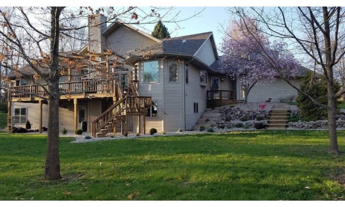Eureka House | Spacious Waterfront Home With Riverside Bar Area - Enjoy the Fox River Lodge!