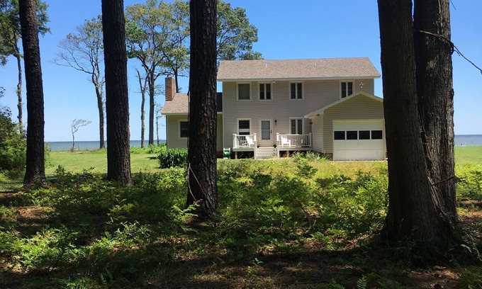 Edwardsville House | Spacious Waterfront Home on the Chesapeake Bay/Potomac River