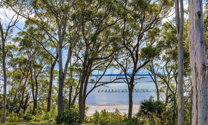 Soldiers Point Apartment | Spacious Woodlands Water Front Soldiers Point- Ground Floor Apartment