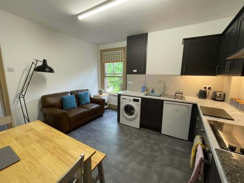 Barbourne Apartment | Spacious Worcester City apartment, Upper Tything, with self check-in