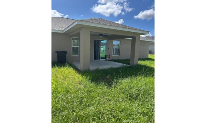 Ocala House | Spacious Yard Free Parking Dining for 8