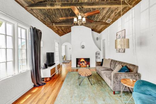 Kingston House | Spanish Beach Bungalow 4br 2bath