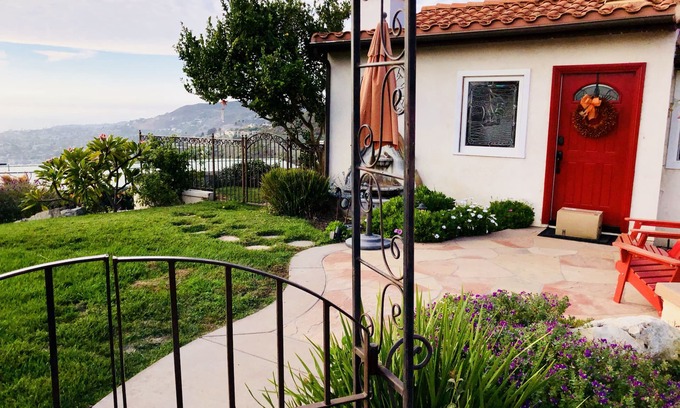 Laguna Beach Cottage | Spanish Cottage Near The Beach With Mesmerizing Views