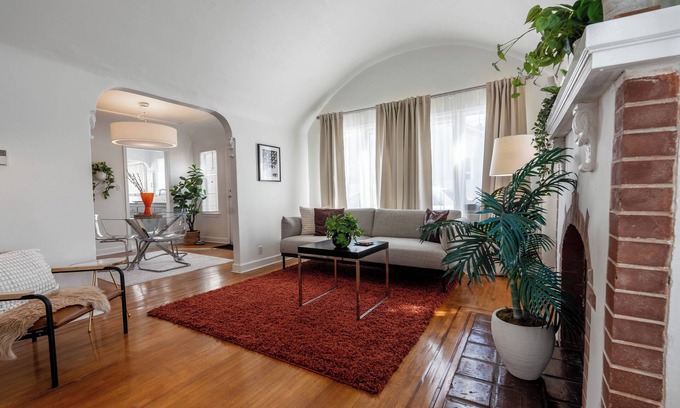 Melrose House | Spanish Melrose Duplex, King Bed, Full Kitchen, Front Porch in a Walkable Area