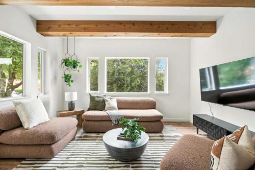 Kerns House | Spanish Revival Escape - Brand New 6BR in Heart of Kerns