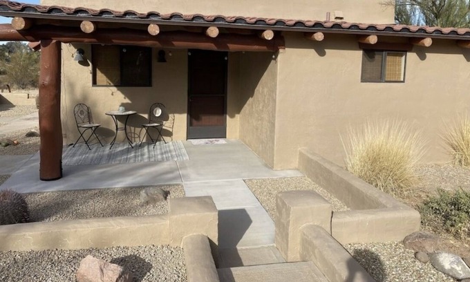 Wickenburg Apartment | Spanish style casita on horse property in the heart of Wickenburg